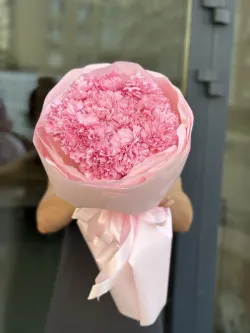 11 розовых гвоздик