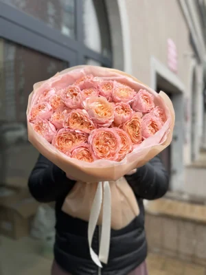 7 веток пионовидных кустовых роз Джульетта (Juliet)