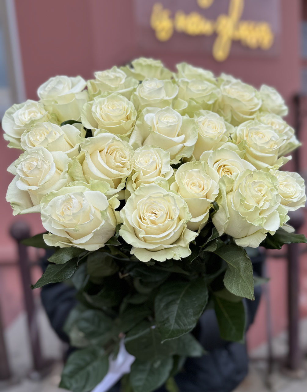 Белая роза Mondial 25 шт.