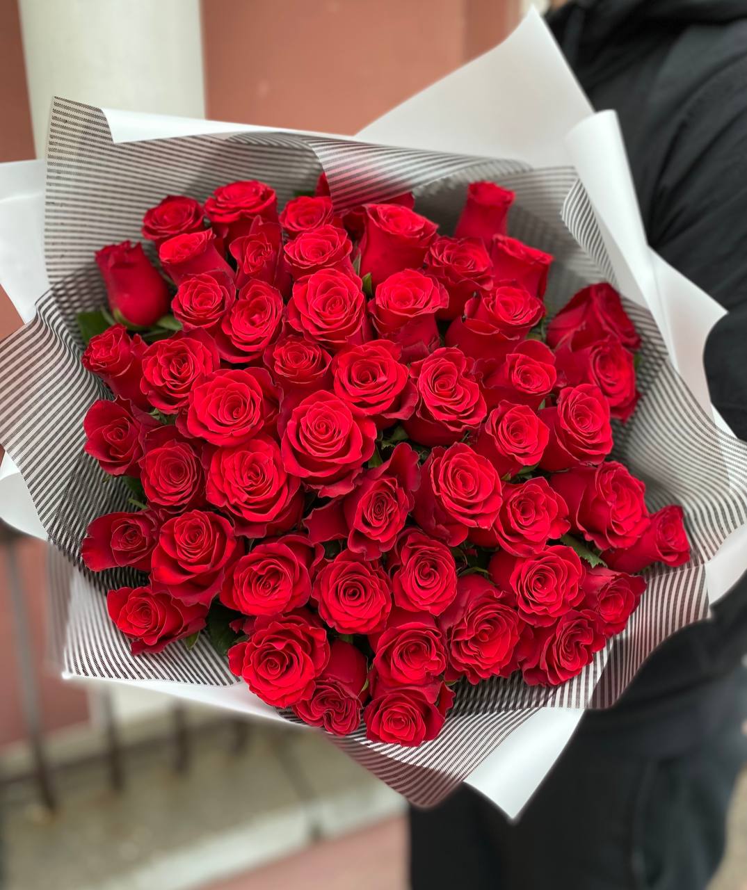 Красная роза Rhodos 51 шт.