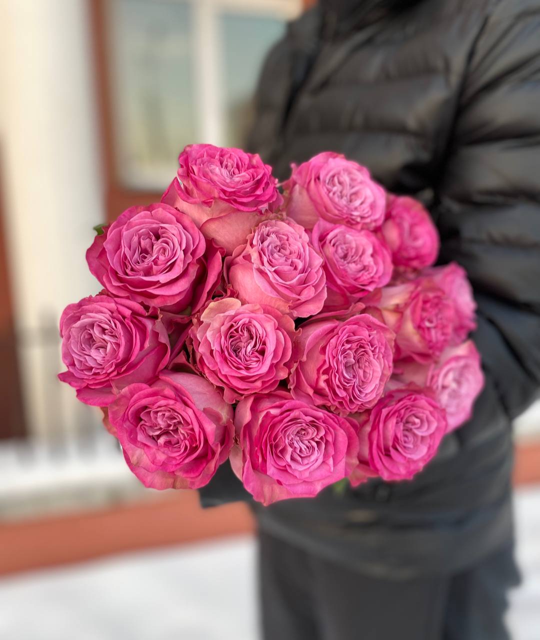 Розовая роза Queens crown 15 шт.