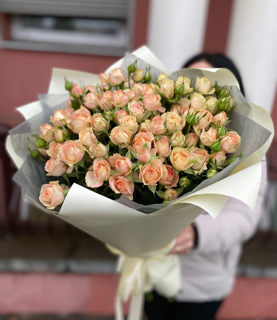 11 веток кустовых роз Азор (Azore)