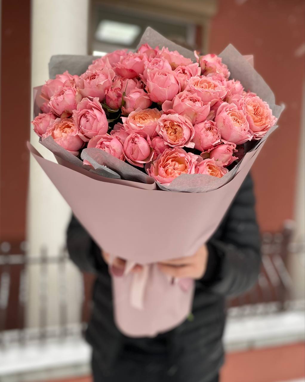 11 веток пионовидных кустовых роз Джульетта (Juliet)