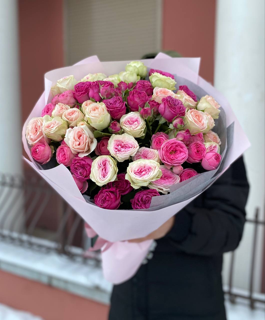 11 веток пионовидных кустовых роз Микс