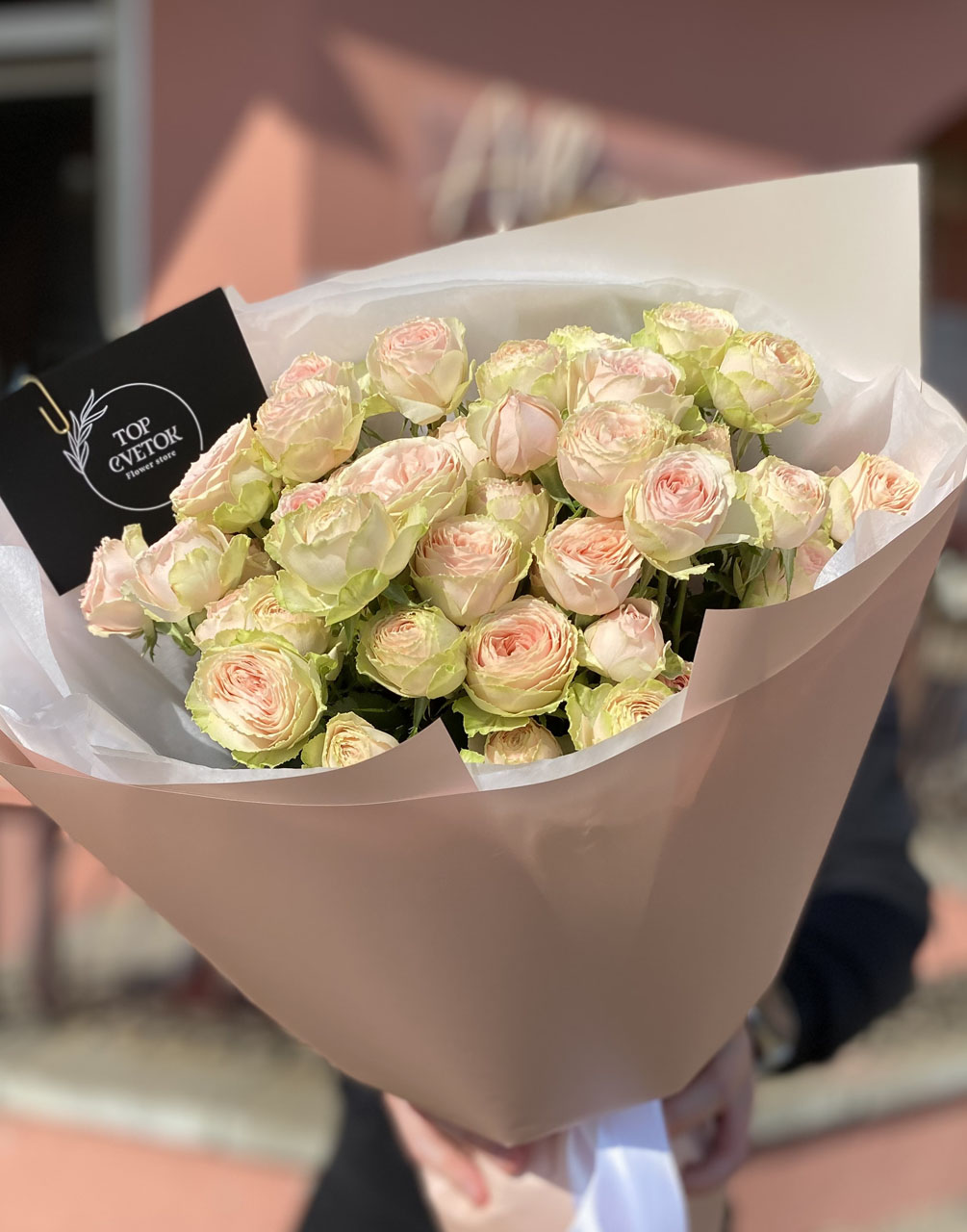 11 веток пионовидных кустовых роз Свит Жизель (Sweet Giselle)