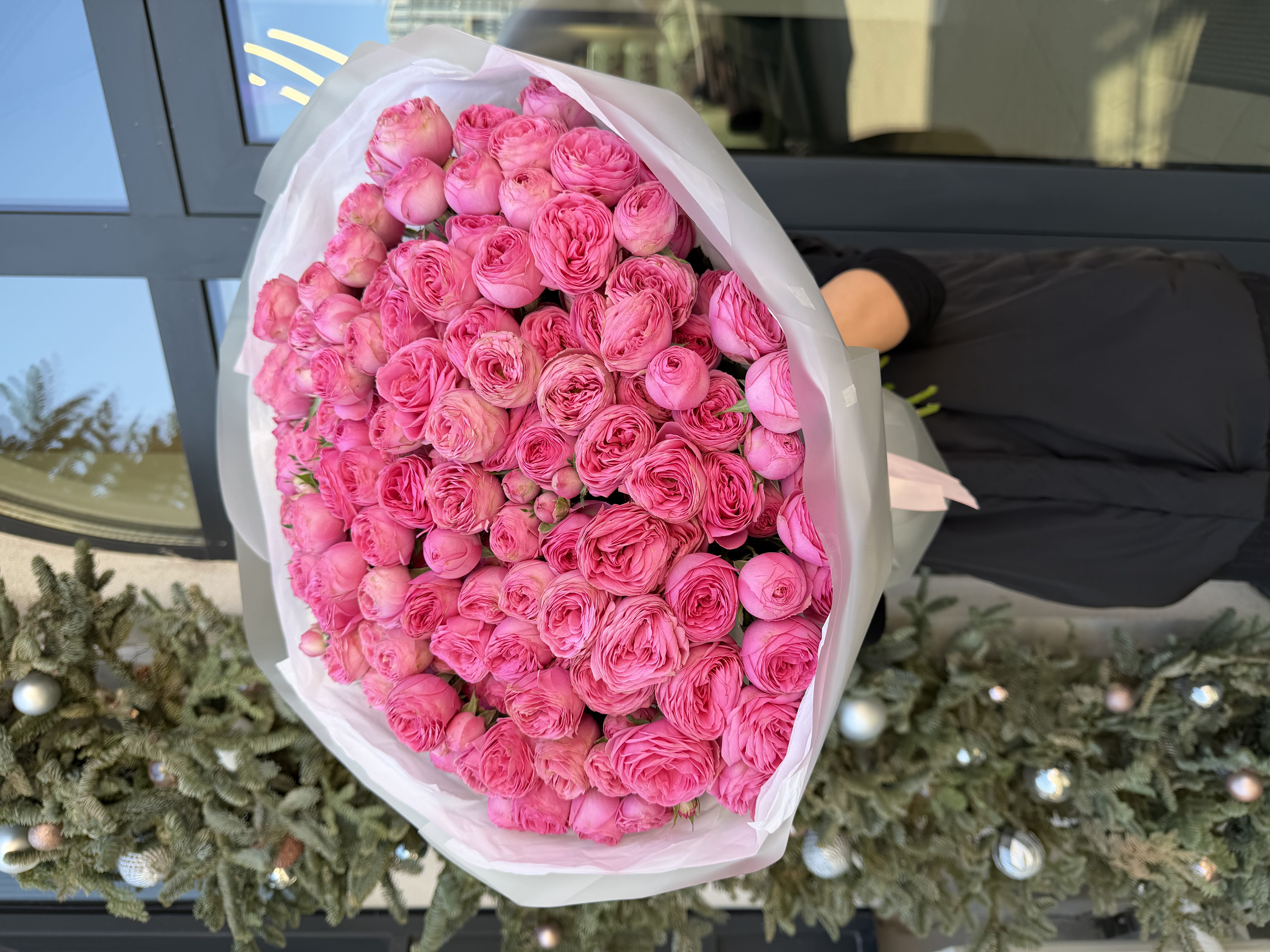 35 веток пионовидных кустовых роз Жизель (Giselle)