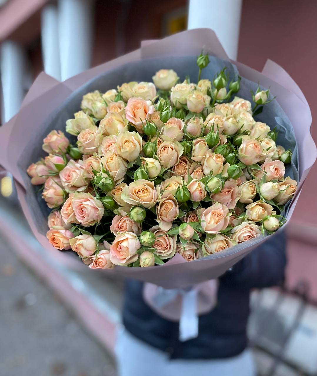 15 веток кустовых роз Азор (Azore)