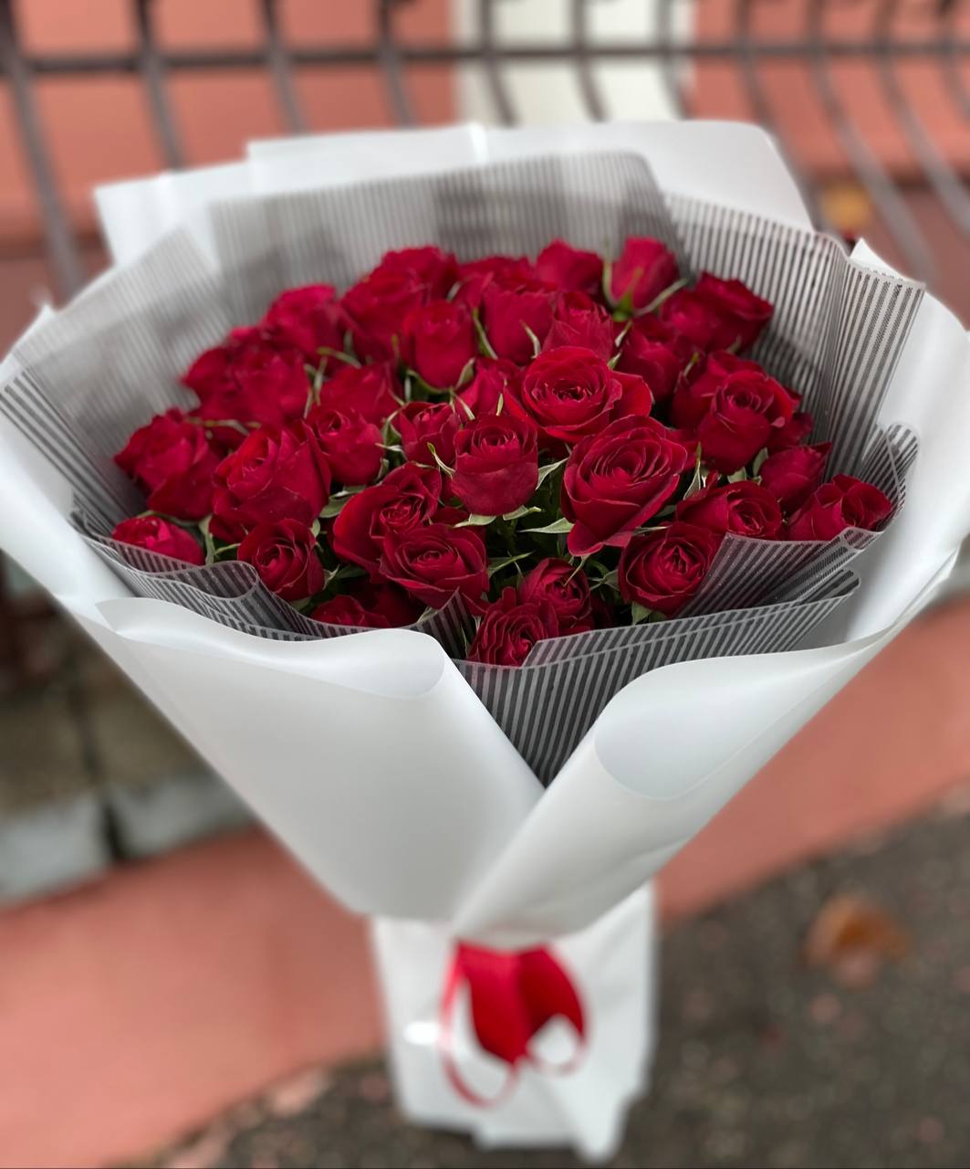 15 веток кустовых роз Рубикон (Rubicon)