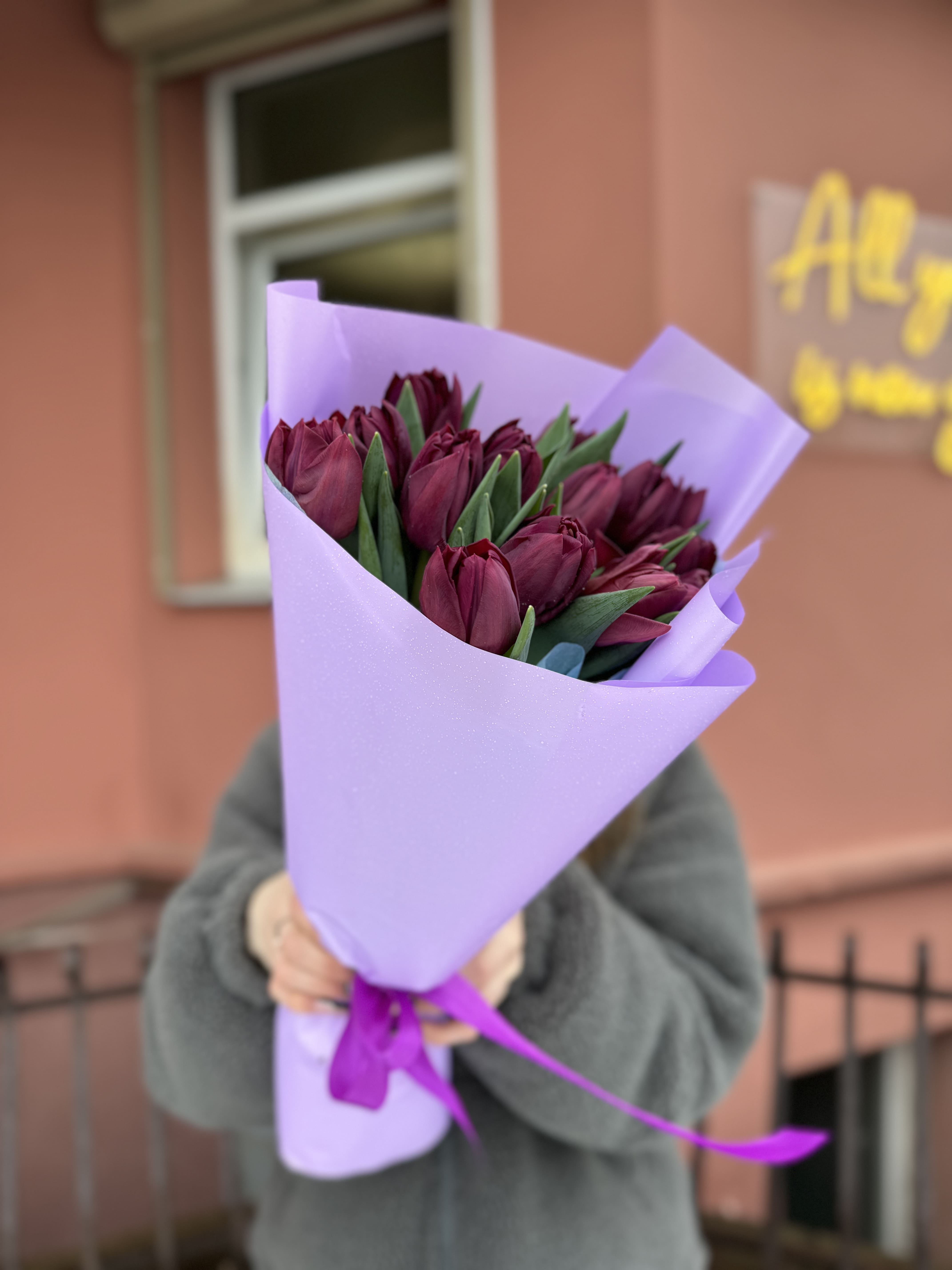 15 фиолетовых тюльпанов