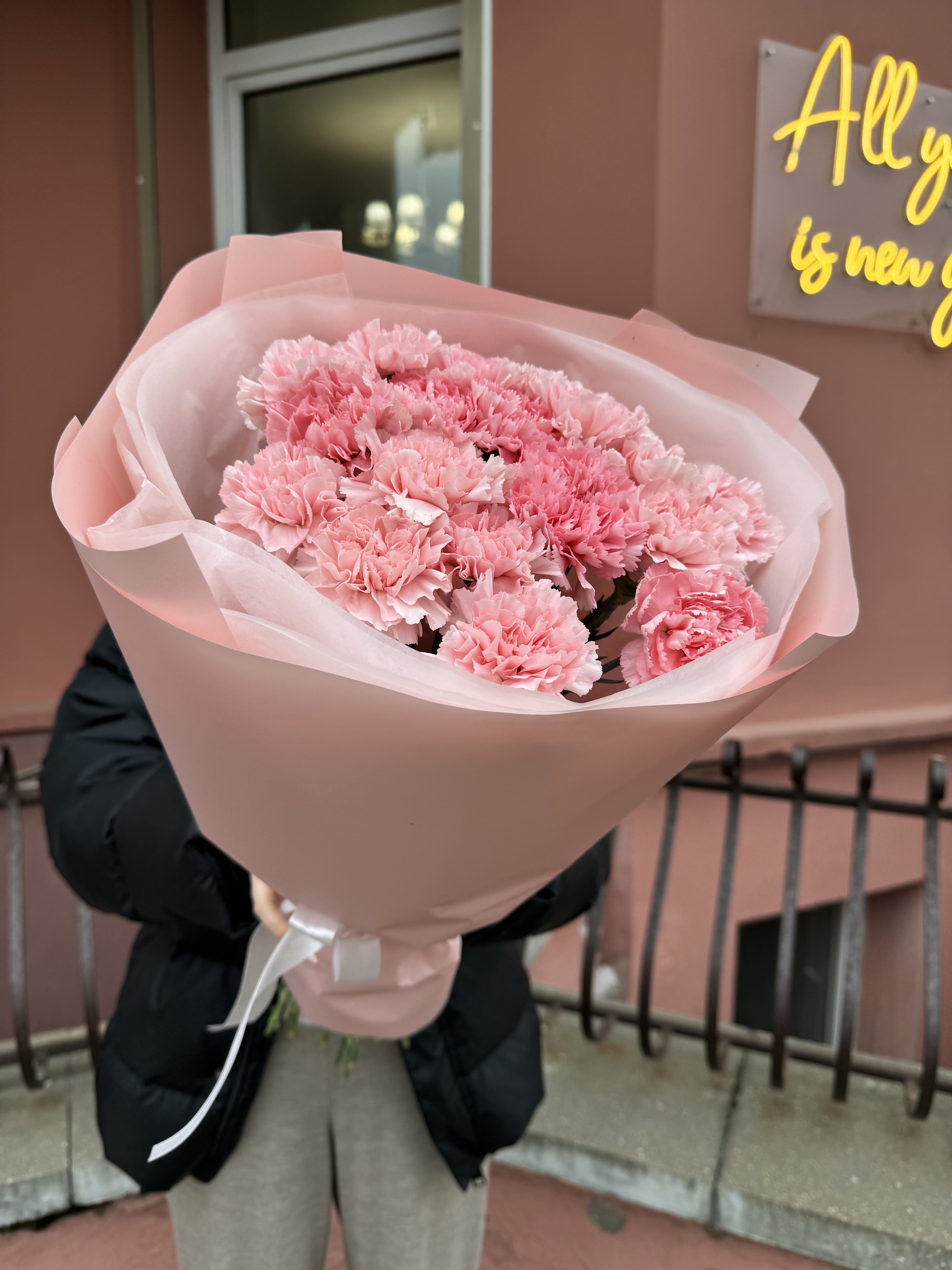 17 розовых гвоздик