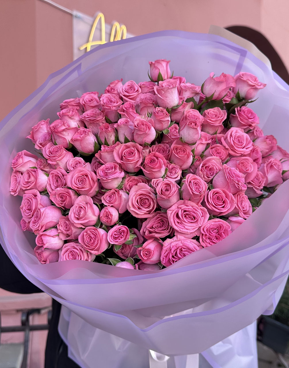 25 веток кустовых роз Джесси (Jessy)