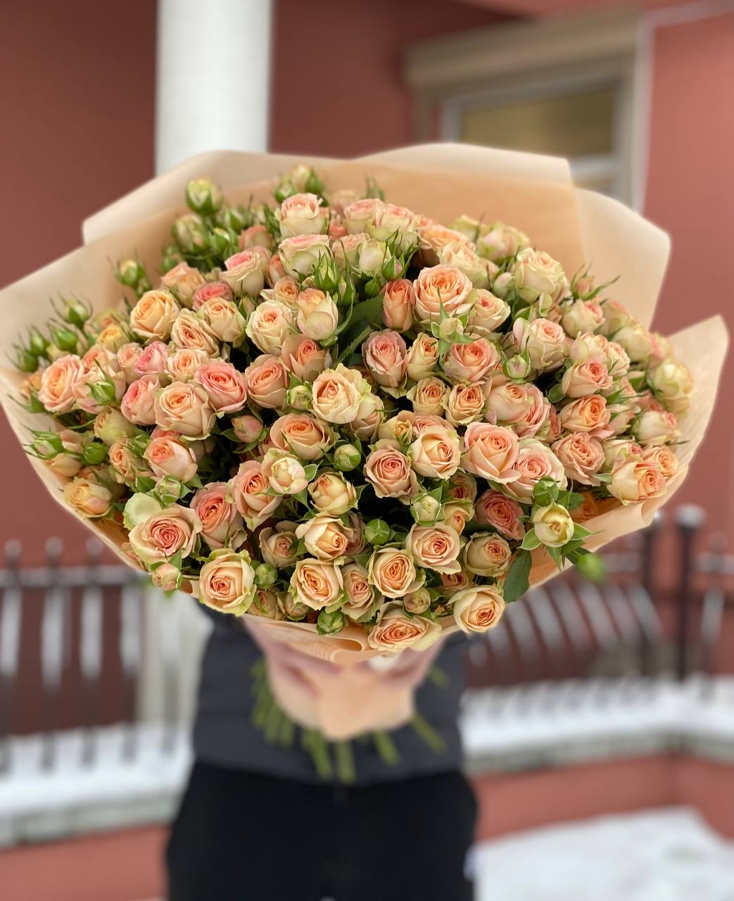 35 веток кустовых роз Азор (Azore)