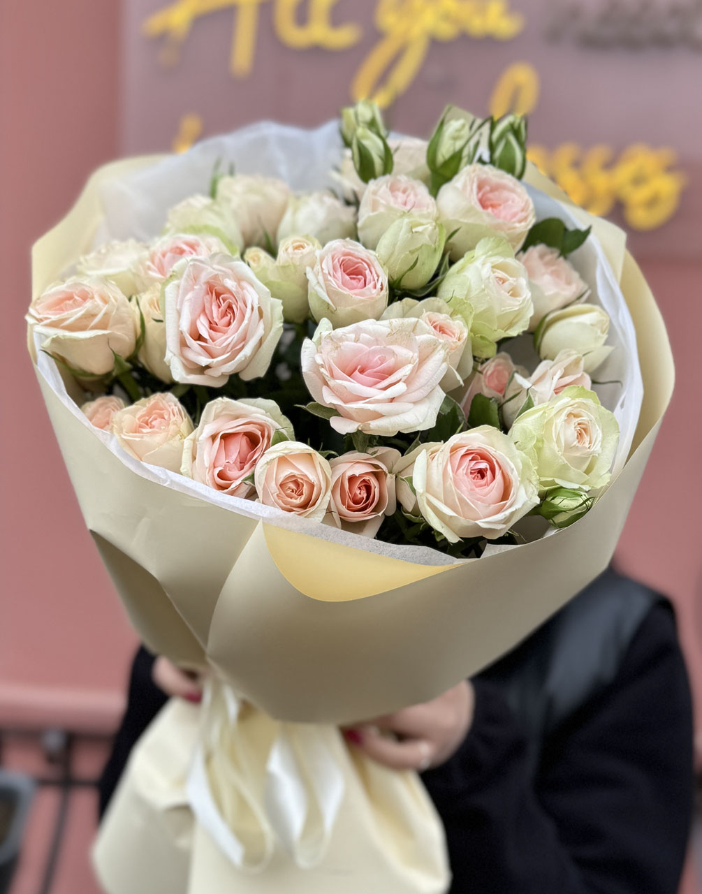 7 веток пионовидной кустовой розы Кристи (Kristine)