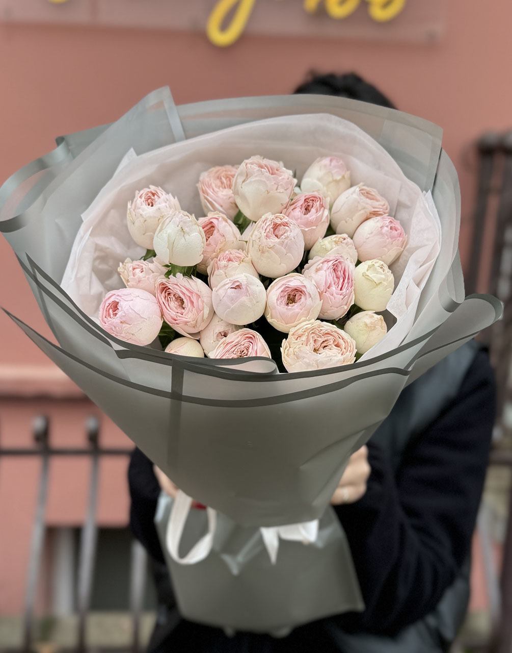 7 веток пионовидных кустовых роз Мэнсфилд Парк (Mansfield Park)