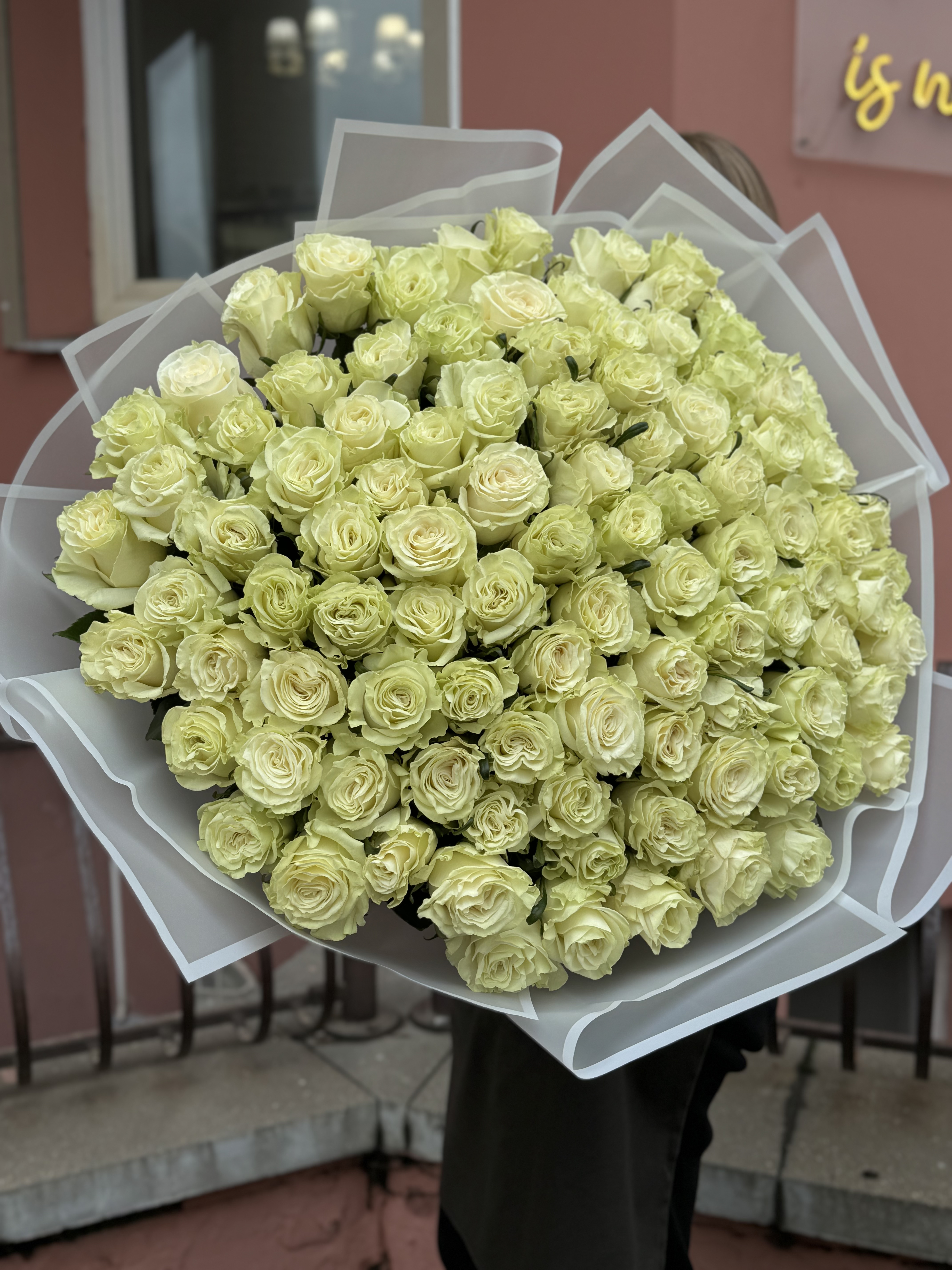 Белая роза Mondial 101 шт.