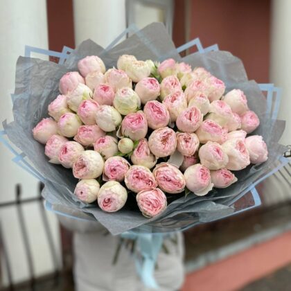 15 веток пионовидных кустовых роз Мэнсфилд Парк