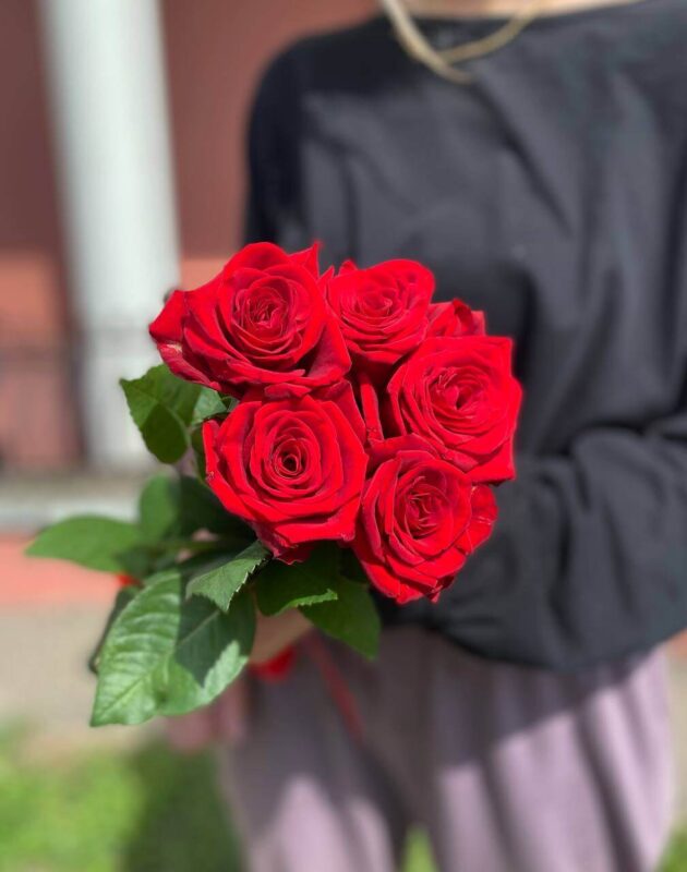 Белорусская роза Red naomi