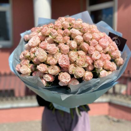 35 веток пионовидных кустовых роз Бомбастик